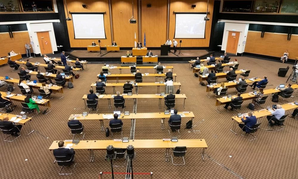 Κύπρος: Στην δημοσιότητα τα ονόματα των πολιτικών που δεν πληρώνουν τα δάνειά τους